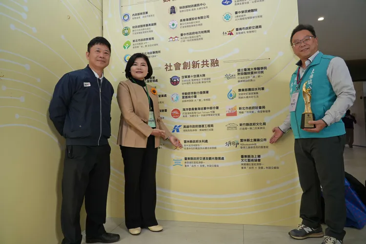 土庫鎮公所設置「Bookpanda轉運站」，建構閱讀無障礙網絡，也獲得肯定。雲縣府提供