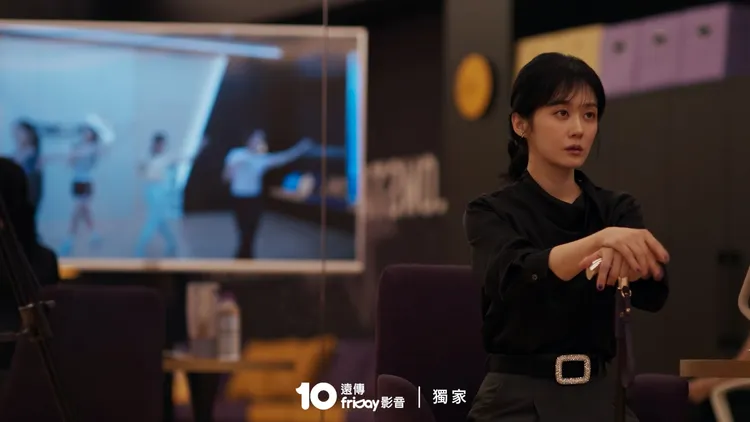張娜拉出道28年，首度挑戰反派，飾演把女偶像推入火坑的老闆。friDay影音提供