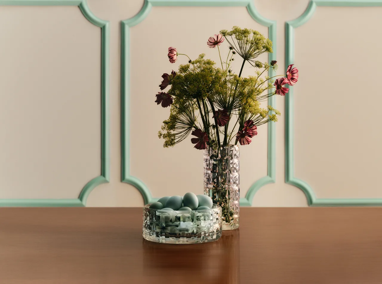 Tiffany T True 玻璃花瓶與玻璃碗。品牌提供