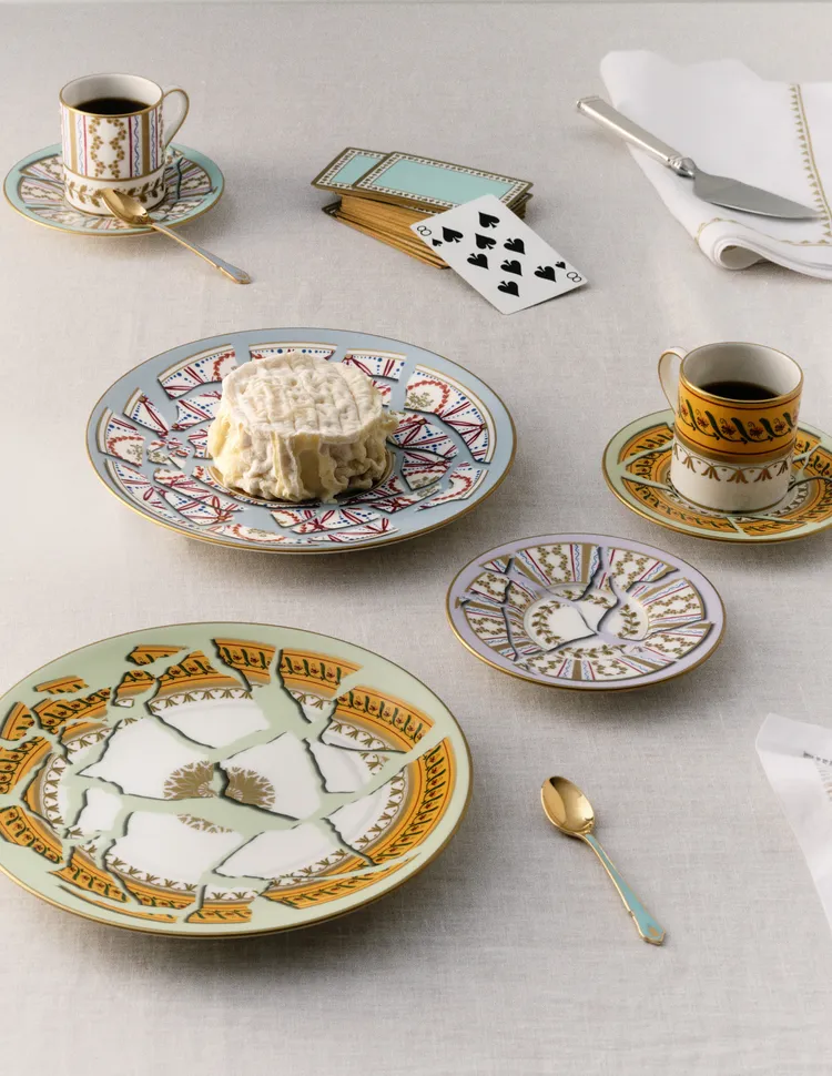 Tiffany & Co. x Fondation César杯碟與餐盤。品牌提供