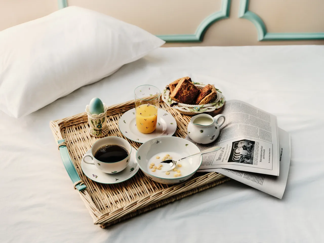 Tiffany Wildflower餐盤。品牌提供