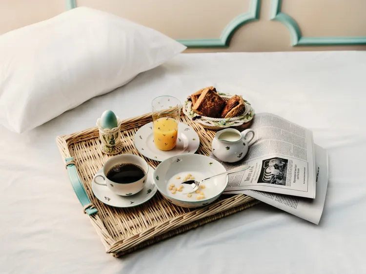 Tiffany Wildflower餐盤。品牌提供