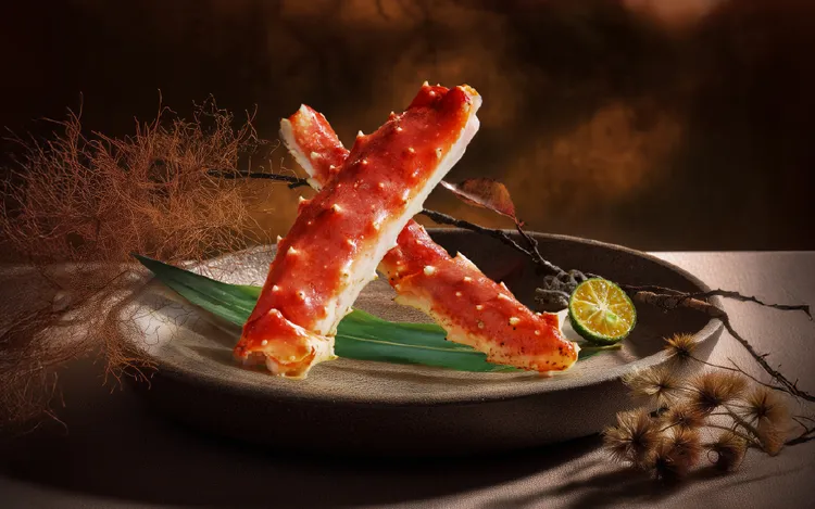 「阪前」本季提供限量單品優惠，加價499元可大啖原價980元的極上帝王蟹腳。王品集團提供