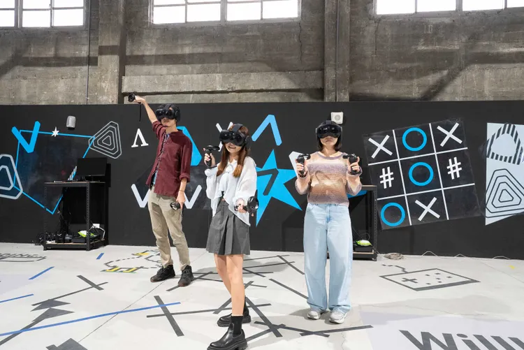 《欢迎来到霹雳宇宙大戏院》XR走动式展演将于12/4开展。HTC提供