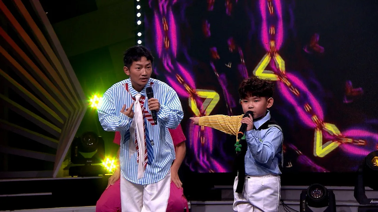 蔡昌宪（左）、曾宥嘉表演。三立提供