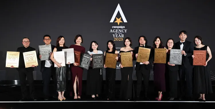 陽獅集團台灣首席執行長張明玲（Irene Chang）親率主管團隊出席2025《Campaign Agency of the Year》頒獎晚會，接受五金六銀二銅等十三項榮耀。