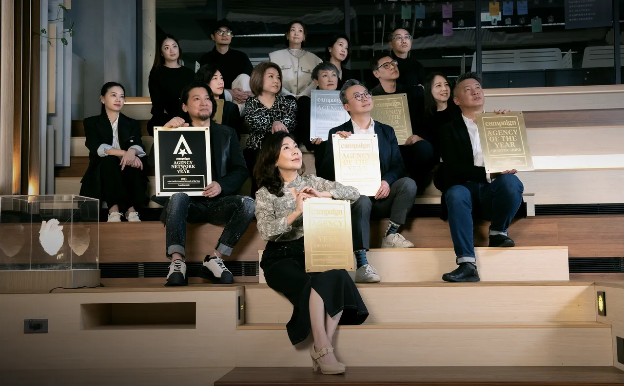 台湾李奥获奖连连，蝉连三年台湾年度创意代理商金奖，且连续两年获颁亚太地区最佳创意代理商。阳狮集团台湾首席执行长张明玲（Irene Chang），与台湾李奥／上奇执行长暨集团首席创意长杨荣柏（Kevin Yang），与日益精进、能量更为强大的台湾李奥主管团队共庆佳绩，展望未来。