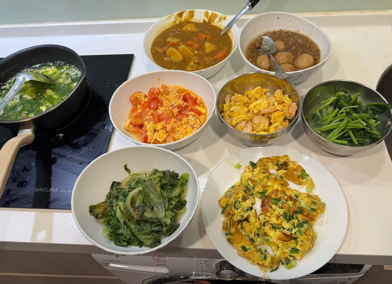 曹西平28日在社群分享亲手料理的饭菜，并谈及对地震与人生无常的体悟，未料2天后却惊传过世。翻摄曹西平脸书