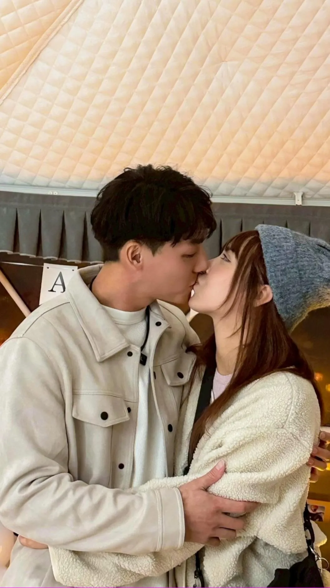 陈晨威（左）深情拥吻啾啾。翻摄黄文文Threads