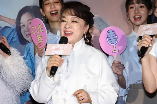 翁倩玉時隔47年重返大銀幕⋯率女星組合唱團　喊話：可接尾牙、春酒