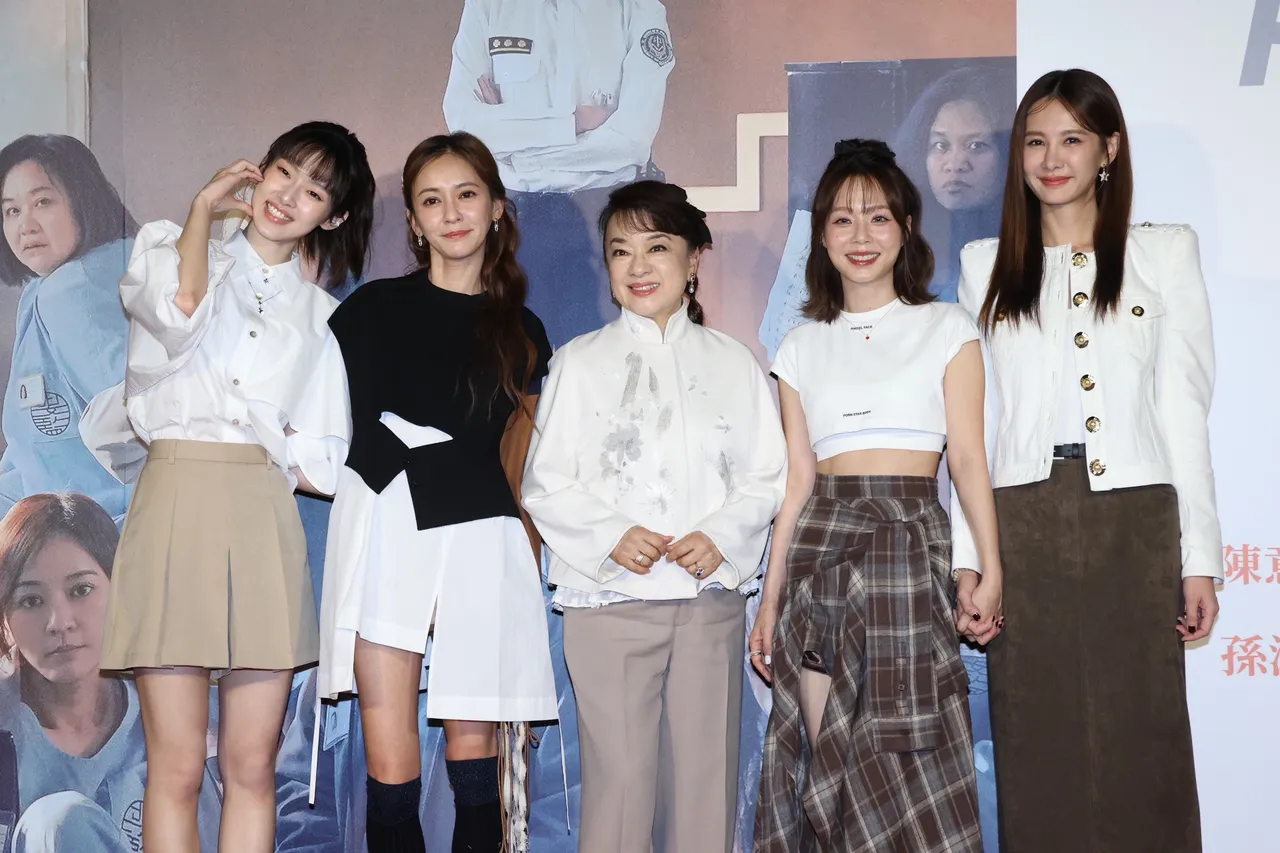 何曼希（左起）、陈意涵、翁倩玉、孙淑媚和安心亚。摄影中心摄