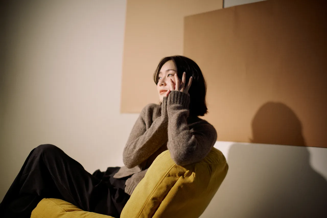 钟瑶渴望能找到让她回到孩子般单纯快乐的另一半。星星相艺提供