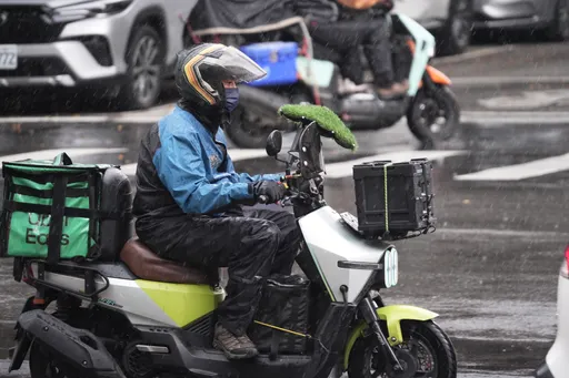 外送员专法三读！每单最低45元　保险、申诉机制上路