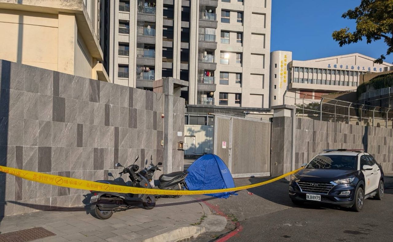 台電變電所出事!巡檢班班長「卡在鐵捲門」慘遭夾死