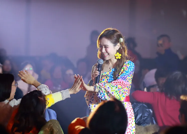 吳申梅經典歌曲連發，讓粉絲聽得過癮。喜上梅梢娛樂提供