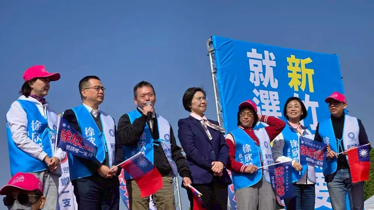 國民黨新竹縣長參選人徐欣瑩，今在湖口舉行誓師造勢大會，多名藍委現身助講。徐欣瑩團隊提供