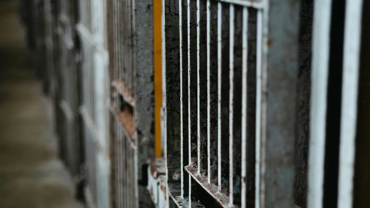 跨性别2女在拘留室内被泼油点火烧伤　2男：因为妳们是LGBT+