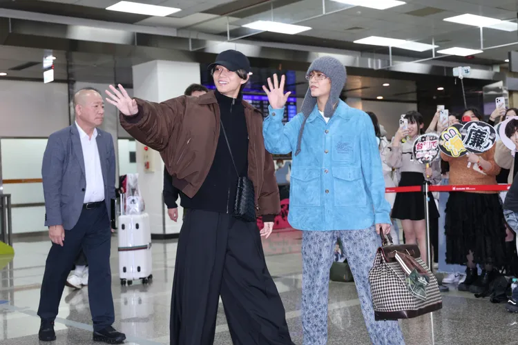 永瀬廉（左）、高橋海人看到日本電視台跟著來台又驚又喜。莊宗達攝