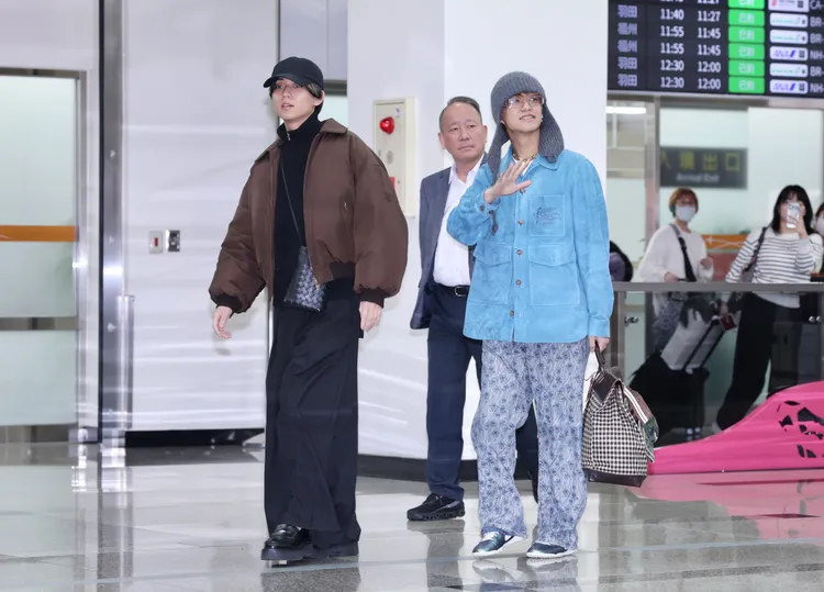 永瀬廉（左）2度訪台，首度登台的高橋海人穿搭鮮豔。莊宗達攝