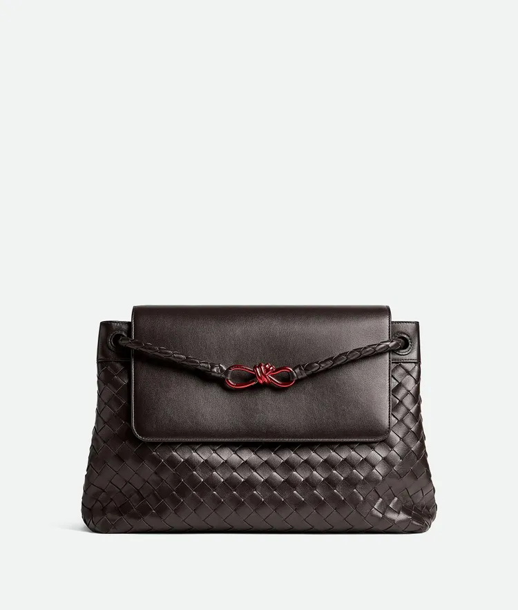 ANDIAMO編織皮革信差包，18萬5800元。品牌提供