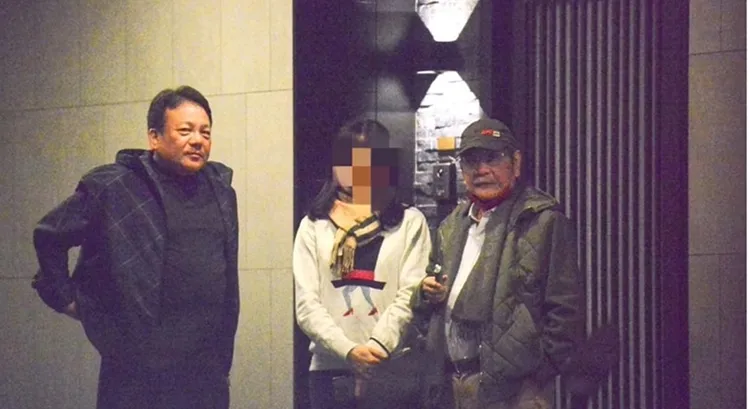 北檢徐名駒等5檢察官與吳乃仁（右）接受業者陳啟莊(左)招待近6萬元奢華宴，懲戒結果今早將出爐。翻攝侯漢廷臉書