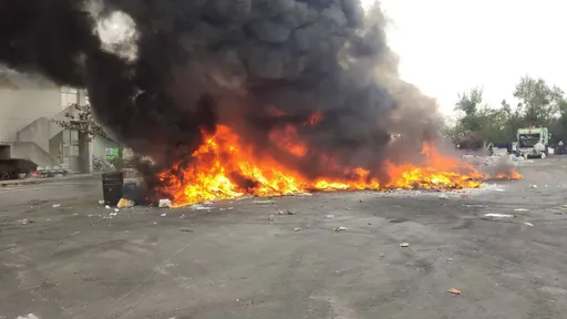 垃圾車斗火災打不熄！原來是鋰電池產品垃圾　消防局教你這九招