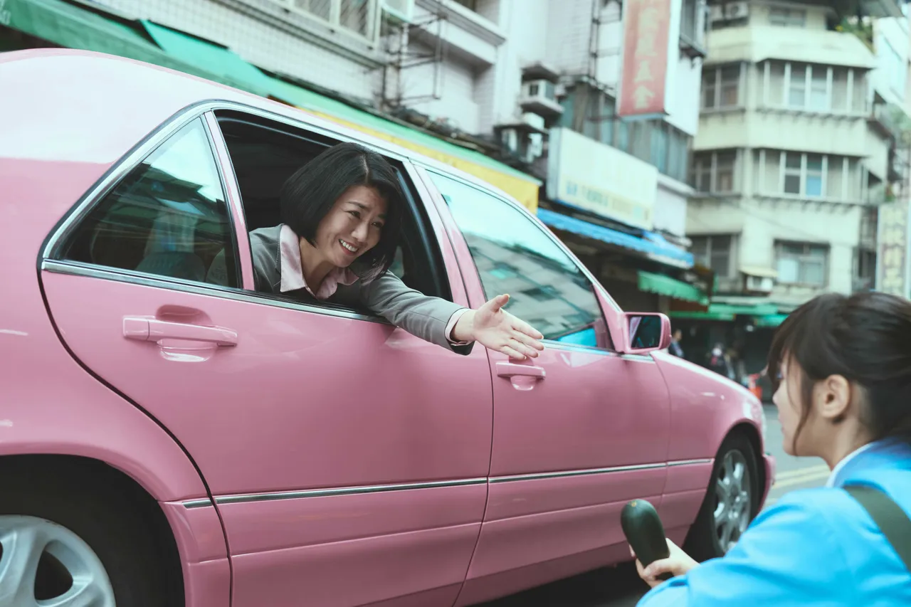 嚴藝文在《功夫》飾演勢力龐大的黑心議長，直呼「耍壞好過癮！」麻吉砥加提供