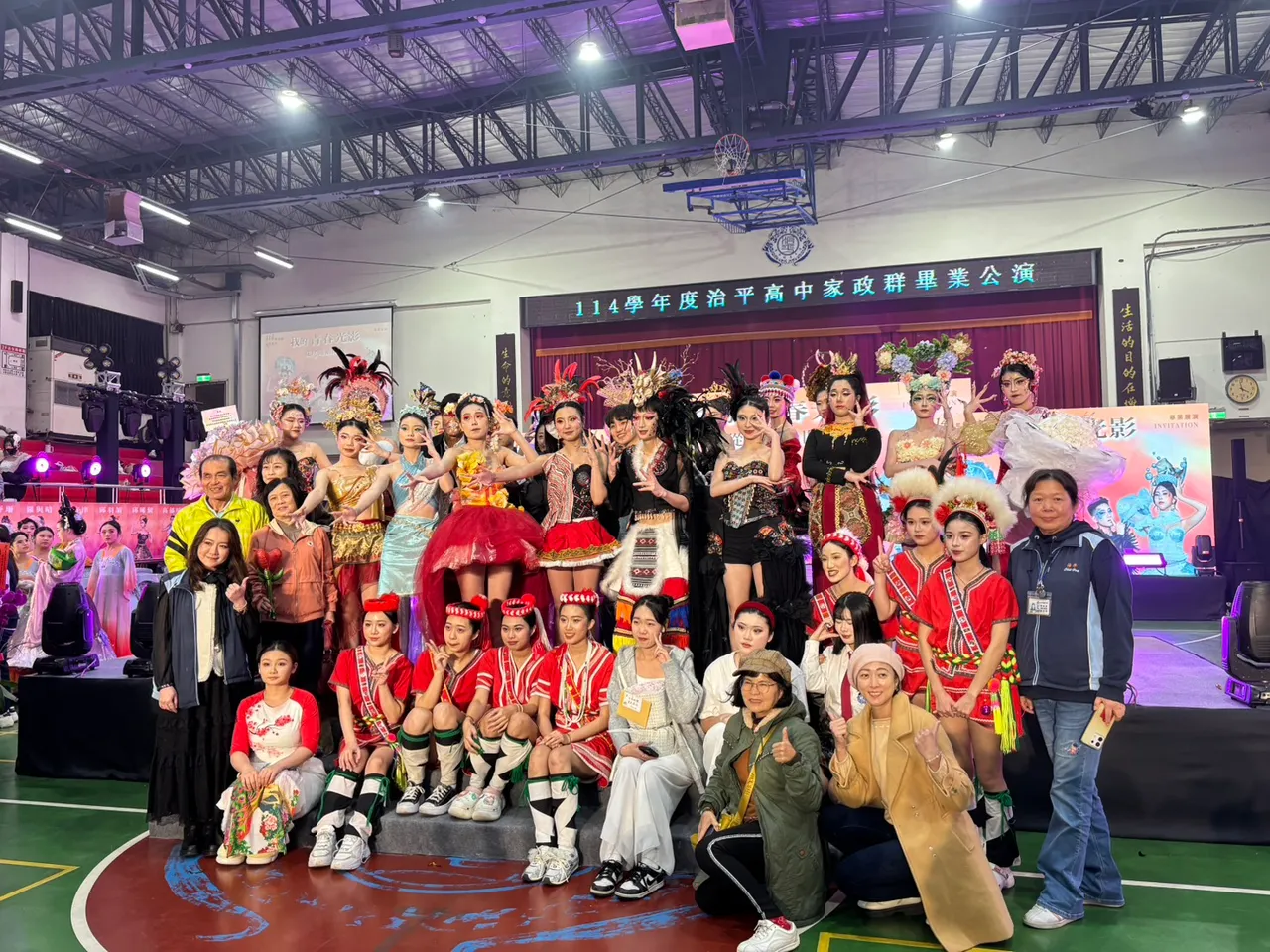 治平高中时尚造型科毕业公演。治平高中提供