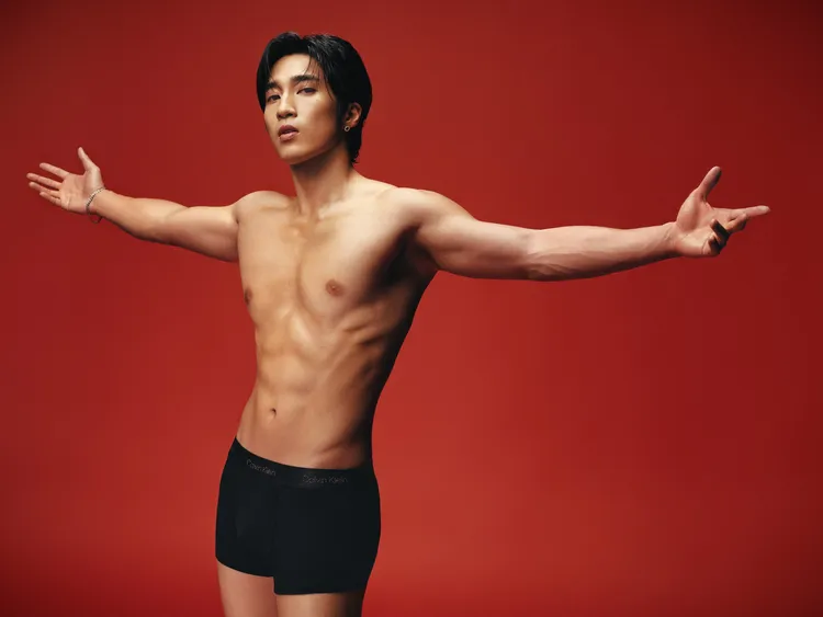 婁峻碩健身有成，大方展露驚人成果。Calvin Klein 提供