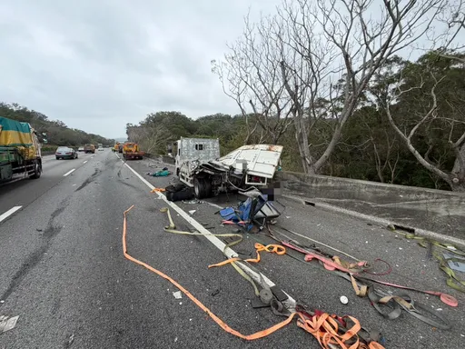 國1寶山路段死亡事故！　大貨車追撞臨停路肩小貨車釀1死1傷