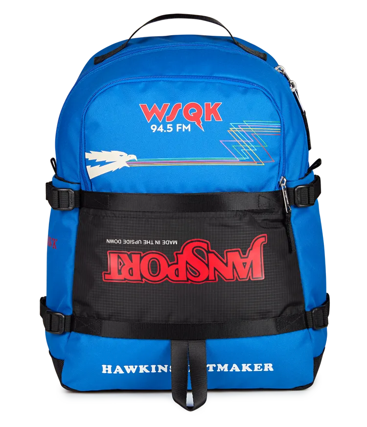 JanSport Seattle Pack SQUAWK Radio特意翻轉經典JanSport標誌，4280元。品牌提供