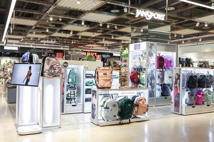 JanSport品牌直營店正式進駐台北信義新天地A11。品牌提供