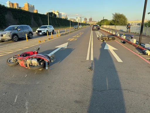 疑看错灯号！重新堤外道路口2机车相撞　骑士、乘客双双喷飞酿4伤送医