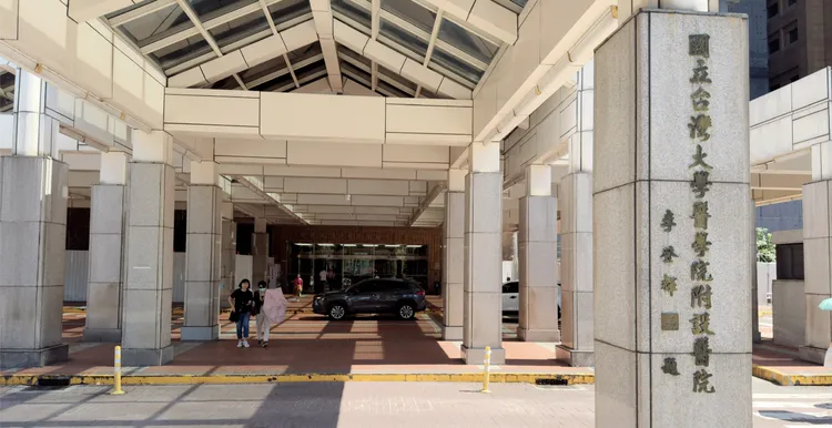 台大醫院不再主動提供紙本收據。李俊毅攝