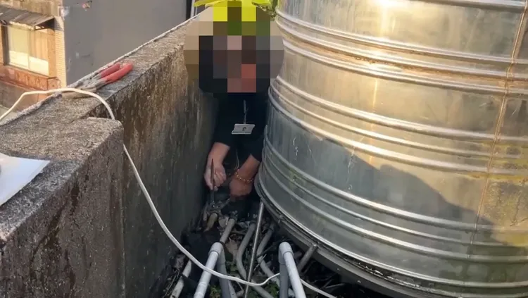 台水公司人員執行斷水。翻攝畫面