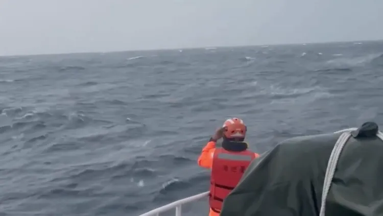 機號6700的F-16單座戰機昨失事，全員搜救飛官辛柏毅。翻攝畫面