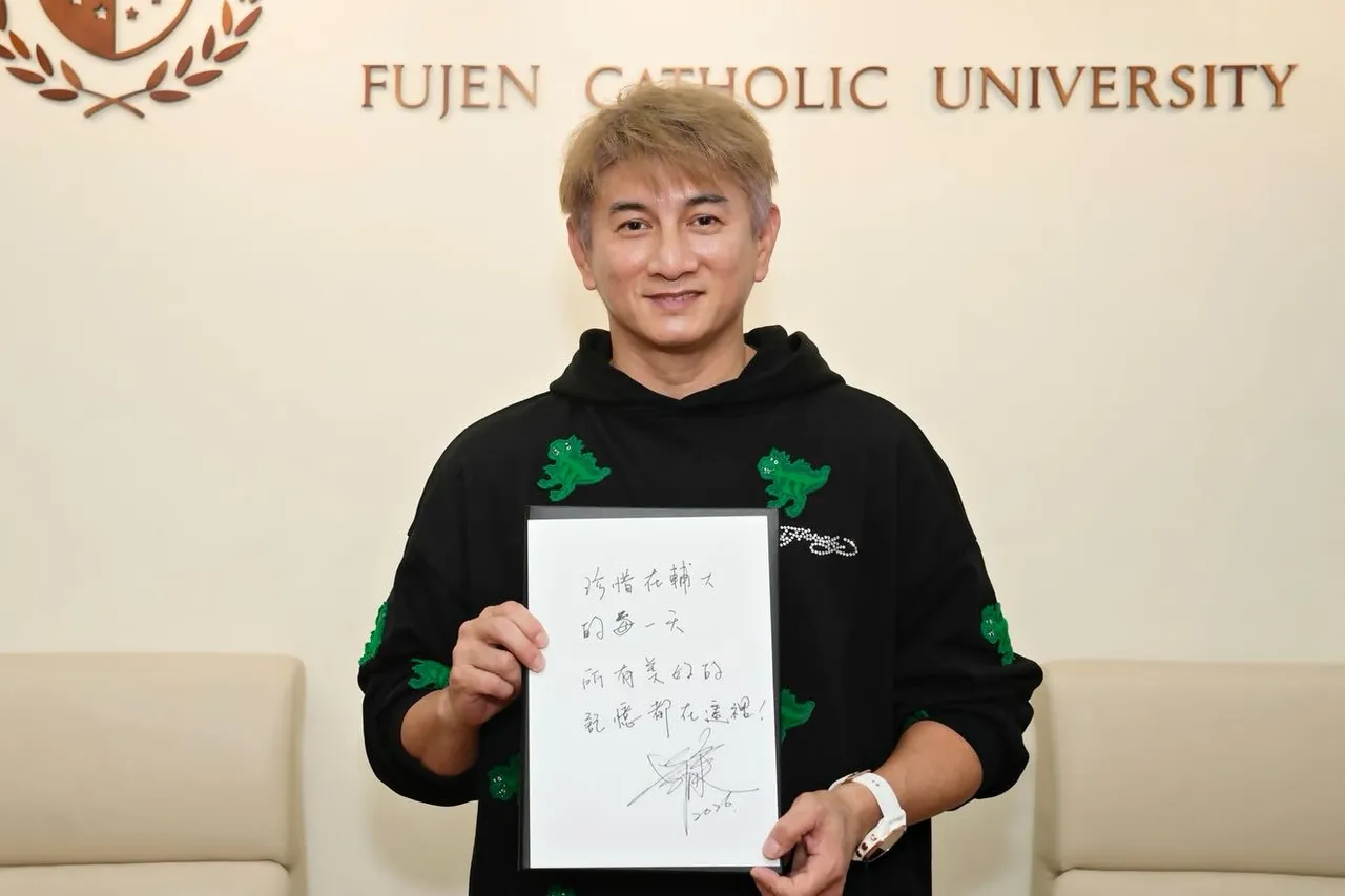 吳奇隆回輔大領傑出校友　校長曝兩人共同點「都曾是跆拳道選手」