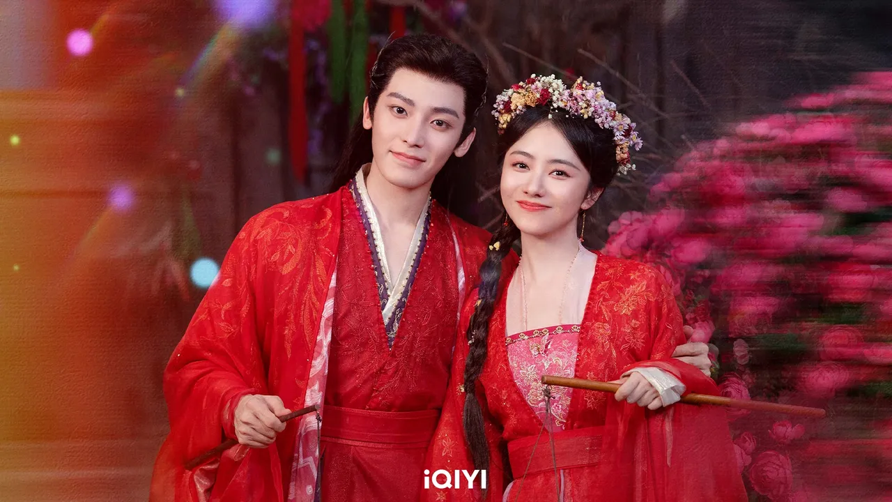 侯明昊（左）与谭松韵克服重重难关，重新举办正式婚礼撒糖。iQIYI爱奇艺国际版提供