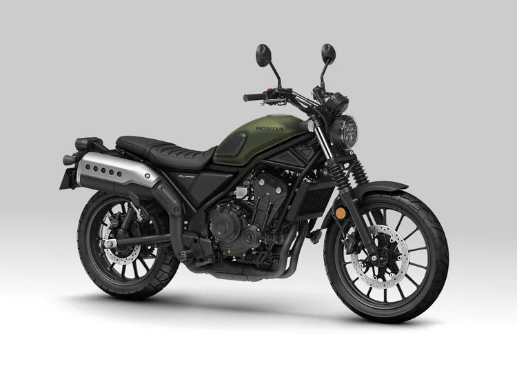 復古街車方面，CL STREET延續Scrambler風格，結合471c.c.並列雙缸引擎與鋼管車架設定，兼顧日常通勤、旅行甚至輕度越野需求。2026年式推出消光棕、月桂綠與消光黑三款車色，正式售價為30.8萬元。業者提供