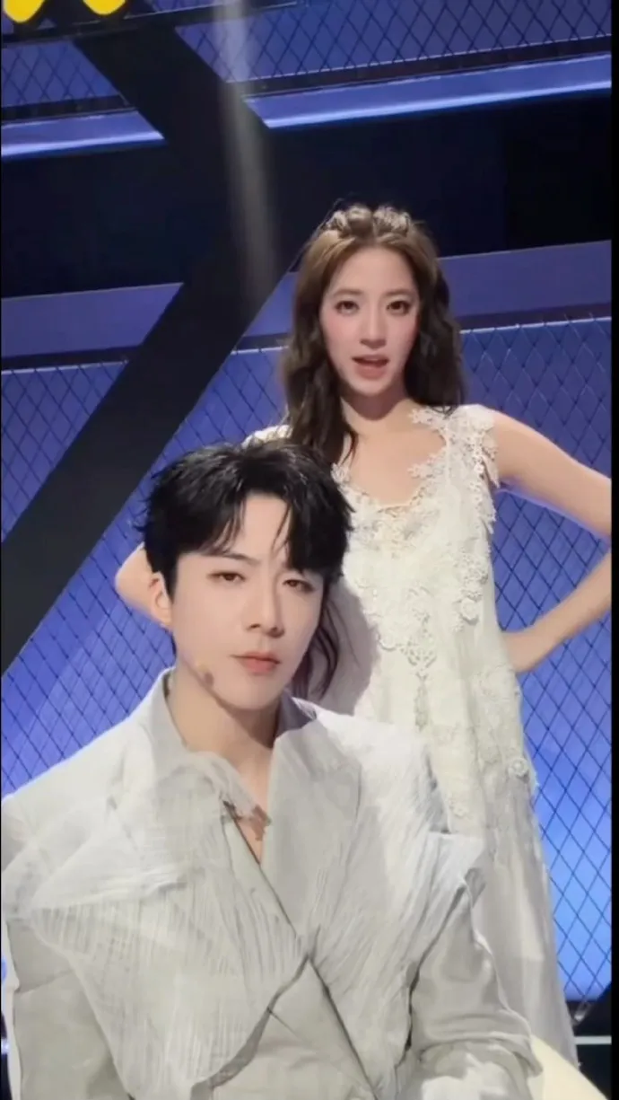 歐陽娣娣與劉宇寧合唱《畫像》。翻攝歐陽娣娣微博