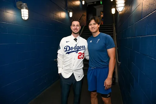 大谷翔平和道奇新同學合照變「大隻佬」　網：塔克是竹竿嗎？