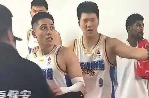 影｜沒水準！陳盈駿竟遭中國球迷「吐口水」　老婆火大痛批