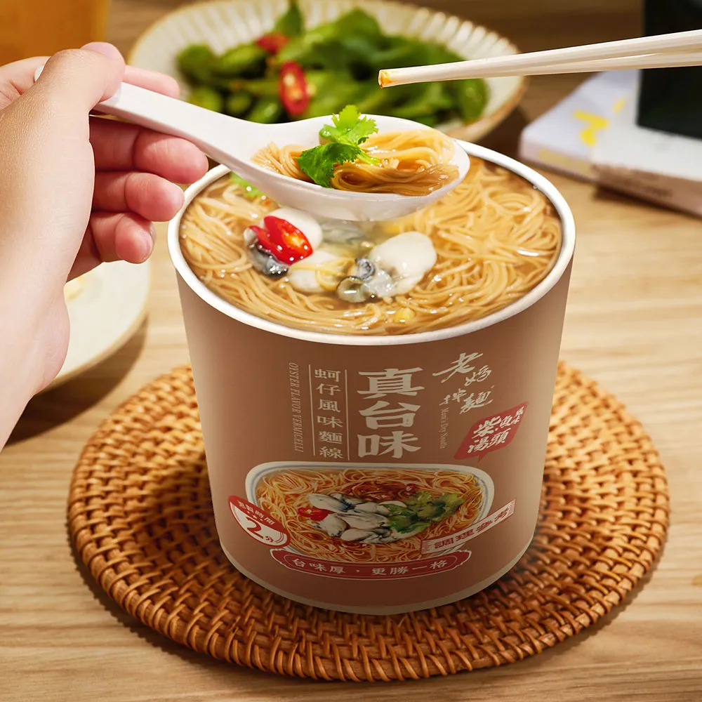 老媽拌麵新品從熟悉台味出發，沙鍋魚頭與蚵仔風味麵線具備「有湯、有料、有靈魂」，滿足消費者需求與喜好。業者提供