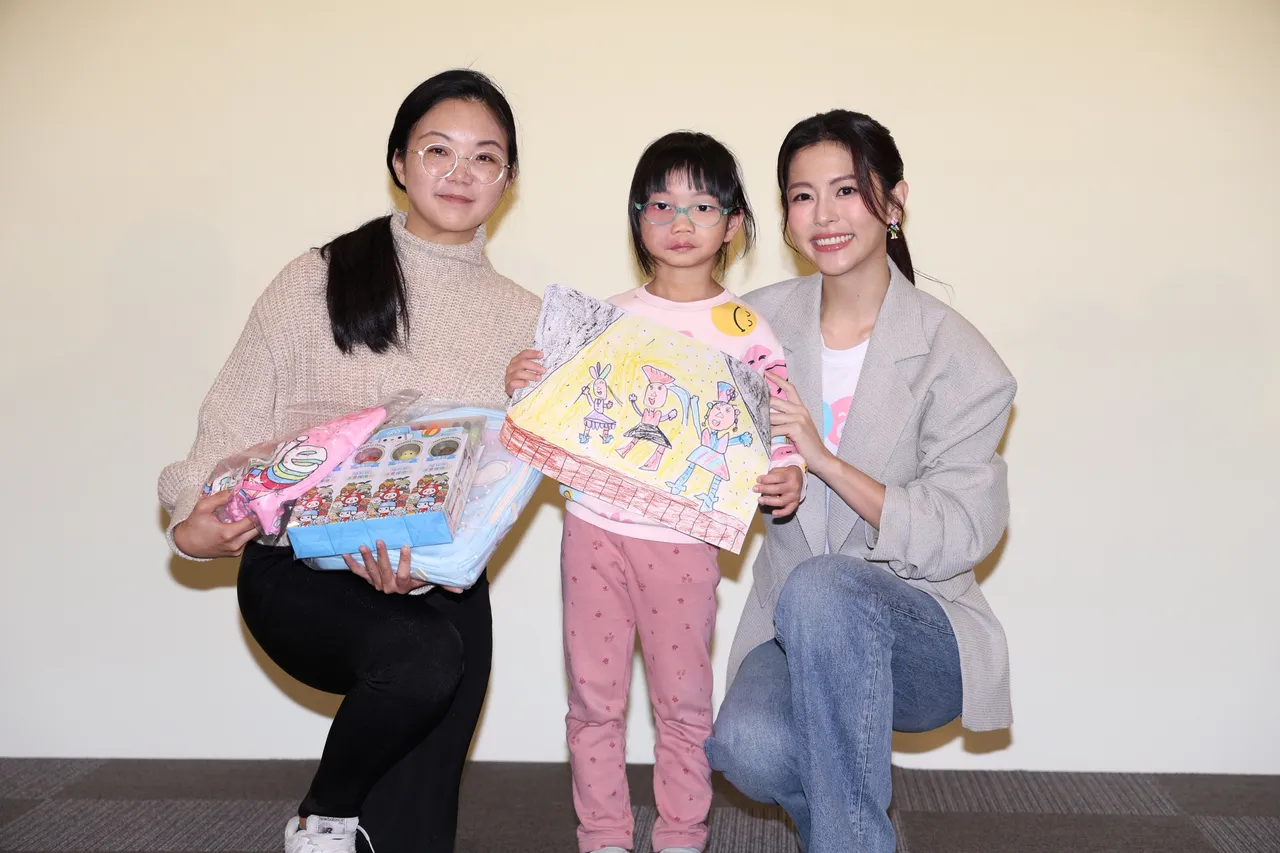 任容萱（右）和顏損兒悠悠和媽媽互動時紅了眼眶。莊宗達攝