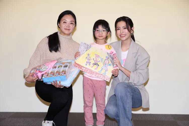 任容萱（右）和顏損兒悠悠和媽媽互動時紅了眼眶。莊宗達攝