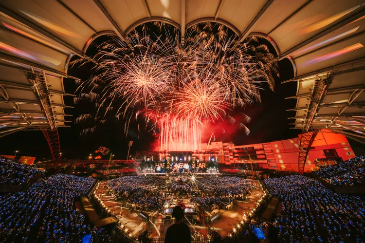 五月天用煙火閃耀台中夜空。相信音樂提供