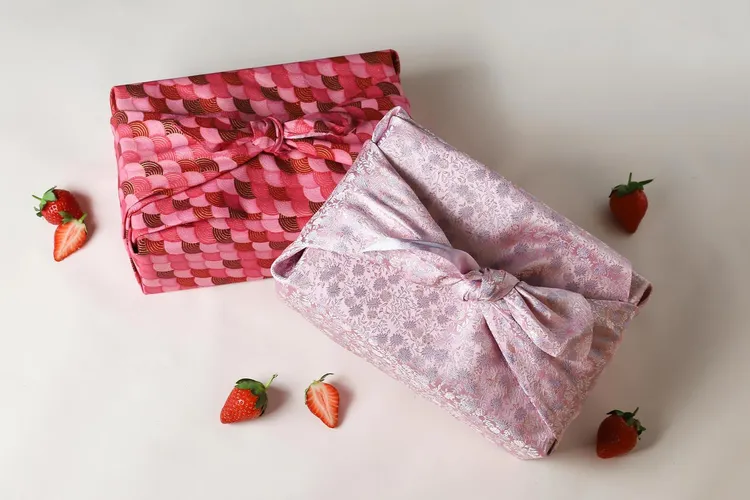 「法朋」推出兩款風呂敷限定版本，讓人愛不釋手。業者提供