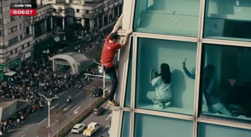 她蹲窗台近距離拍攝霍諾德挨轟　親還原始末：不知道會被拍到