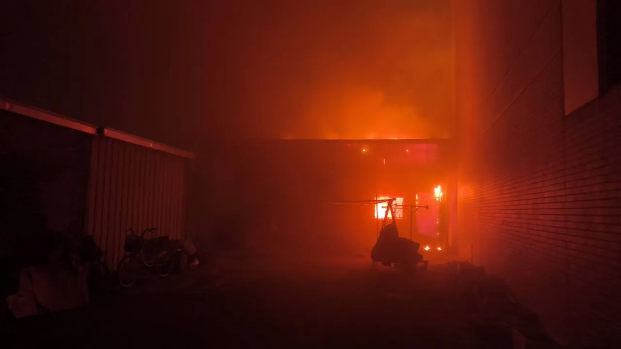 警消到场时已经陷入全面燃烧。民众提供