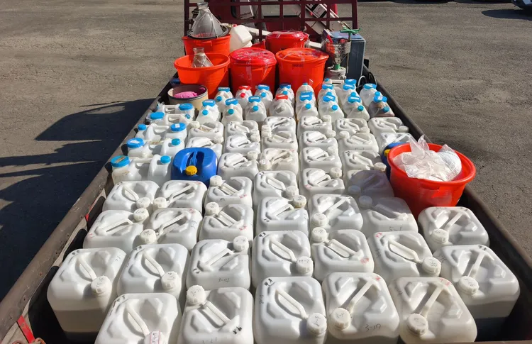 南打偵破製毒工廠，起出大批製毒原料與工具。翻攝畫面